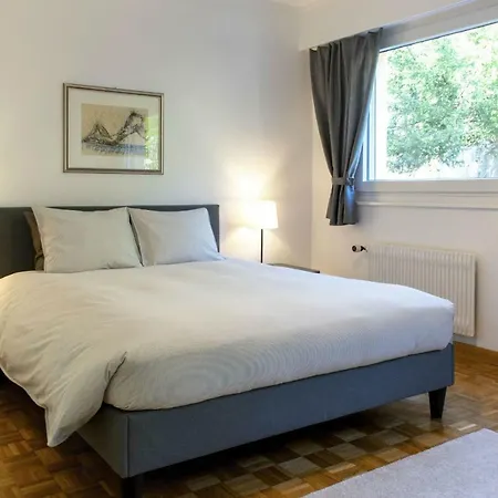 Magnifique De 2 Chambres A Coucher Avec Vue Sur Le Lac Διαμέρισμα