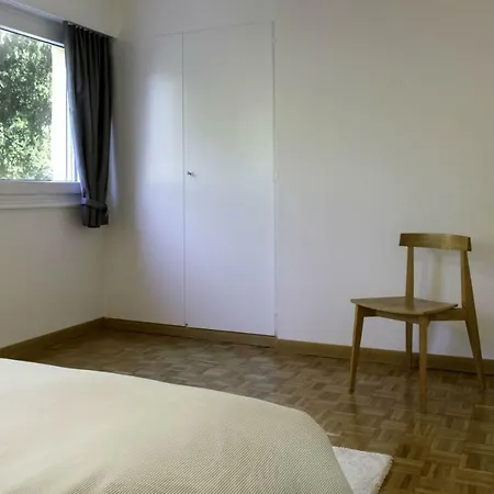 Magnifique De 2 Chambres A Coucher Avec Vue Sur Le Lac