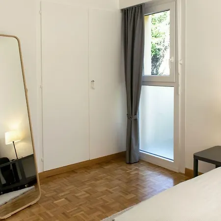 Magnifique De 2 Chambres A Coucher Avec Vue Sur Le Lac *